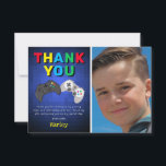 Tarjeta De Agradecimiento Video Game Birthday Photo<br><div class="desc">¡Qué genial es este cumpleaños de juegos! Perfecto para niños de todas las edades. Muy divertido y colorido con un fondo de píxel azul,  el texto "GRACIAS",  dos controladores de videojuegos,  una foto de tu hijo y una plantilla que es fácil de personalizar.</div>