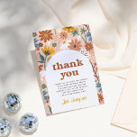 Tarjeta De Agradecimiento Wild One Retro Boho Wildflower Primer Fiesta de cu<br><div class="desc">Una tarjeta de agradecimiento para coincidir con nuestra colección de Fiestas de cumpleaños 1 del Wild One Retro Boho Wildflower. Este diseño presenta un patrón dibujado a mano de flores silvestres extravagantes, en una paleta de colores boho de marrón, beige, rosa, amarillo, verde y azul. Hay un mensaje de agradecimiento...</div>