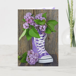 Tarjeta de amistad de lilas en zapatilla morada