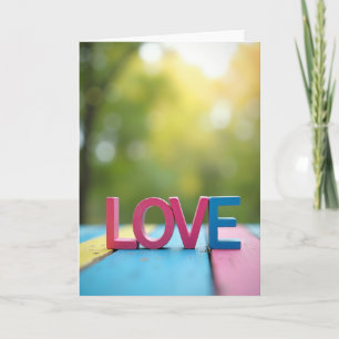 Tarjeta de amor a rayas románticas