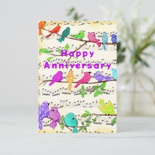 Tarjeta de aniversario con coloridas aves musicale (Anverso de pie)
