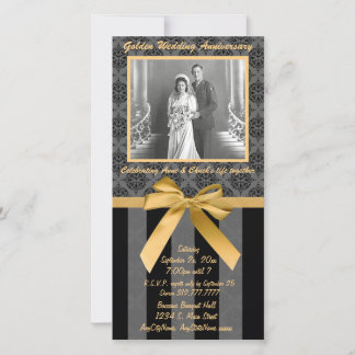 Tarjeta de aniversario de oro con damasco negro y