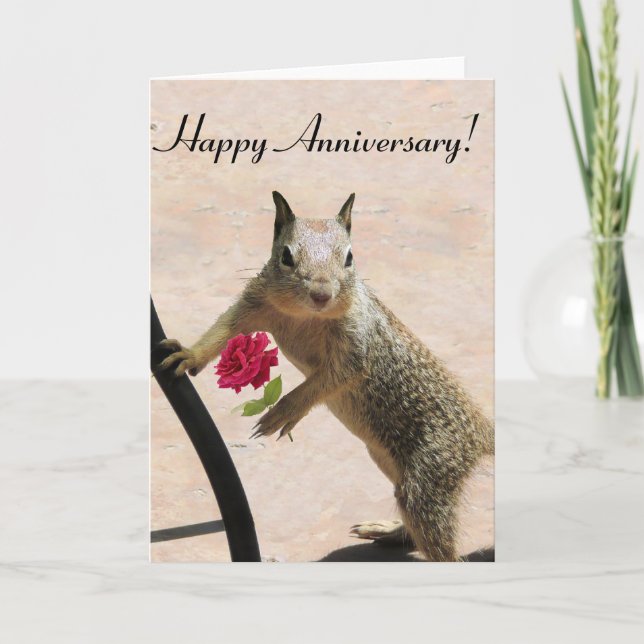 Tarjeta de Aniversario del Rosa de Squirrel Holdin (Anverso)