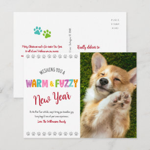 Tarjeta de Año Nuevo con mascota cálida y difusa c