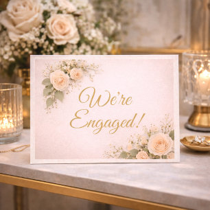 Tarjeta de anuncio de compromiso floral rosado