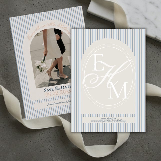 Tarjeta de Anuncio de Fecha de Boda con Guion de D (Old Money Script Blue Stripe Photo Save the Date Foil Invitation)