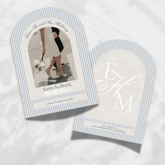 Tarjeta de Anuncio de Fecha de Boda con Guion de D (Invite guests to mark their calendars for your wedding with this Old Money Stripe Save the Date!)