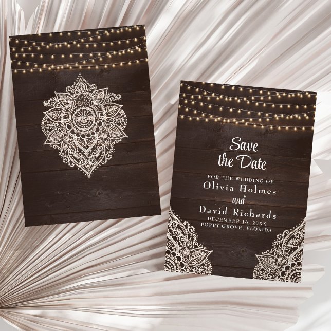 Tarjeta de Anuncio de Fecha de Boda con Luces de C (Rustic Brown String Light Save the Date Card on a sunny white dry palm leaf.)