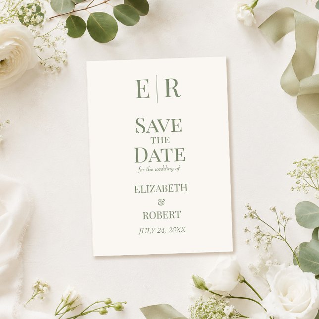 Tarjeta de anuncio de fecha de boda con monograma  (White & Olive Monogram Save the Date Card on a table with white roses)