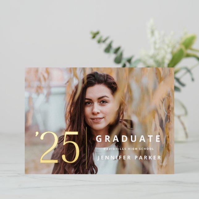 Tarjeta de anuncio de graduación Bold Year con foi (Anverso de pie)