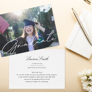 Tarjeta de Anuncio de Graduación con Caligrafía Mo