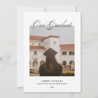 Tarjeta de anuncio de graduación con elegante letr