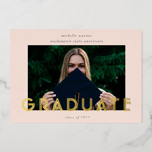 tarjeta de anuncio de graduación con escritura mod