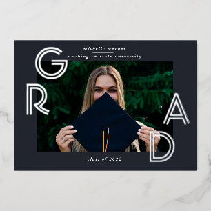 tarjeta de anuncio de graduación con escritura mod