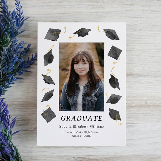 Tarjeta de Anuncio de Graduación con Gorras de Gra (Subido por el creador)