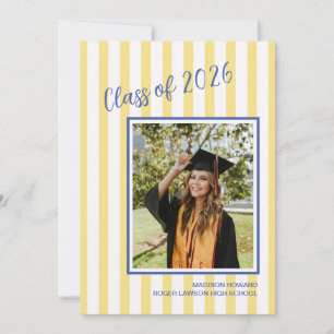 Tarjeta de anuncio de graduación de niña con rayas
