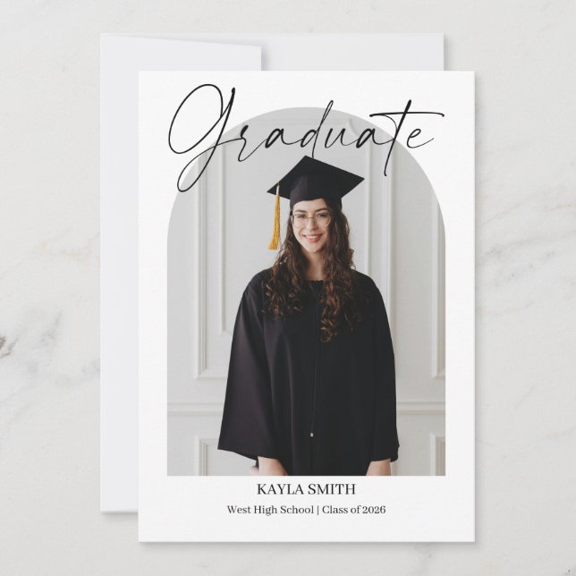 Tarjeta de anuncio de graduación moderna editable  (Anverso)