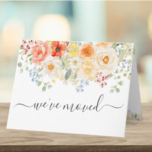 Tarjeta de anuncio de mudanza con flores soleadas 
