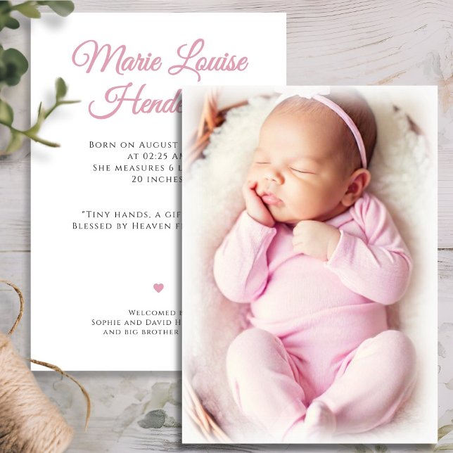 Tarjeta de anuncio de nacimiento de foto de bebé r (Pink Baby Girl Photo Birth Announcement Card)