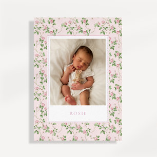 Tarjeta de anuncio de nacimiento de niña con flore
