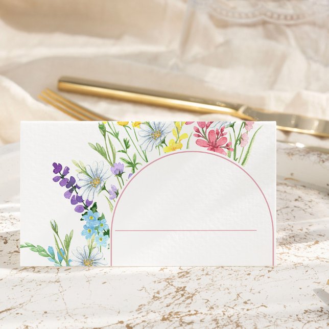 Tarjeta De Asiento Arco de flores silvestres Boda Meadow (Wildflower Meadow place cards with a modern floral arch frame and delicate wild flower pattern)