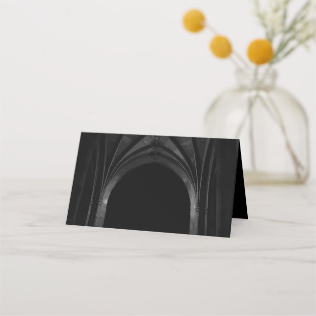 Tarjeta De Asiento Arco gótico Elegante Boda Oscura Negra y Blanco (Anverso)