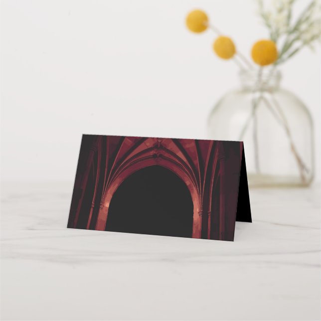 Tarjeta De Asiento Arco Gótico Elegante Boda Oscura Rojo Negro (Anverso)