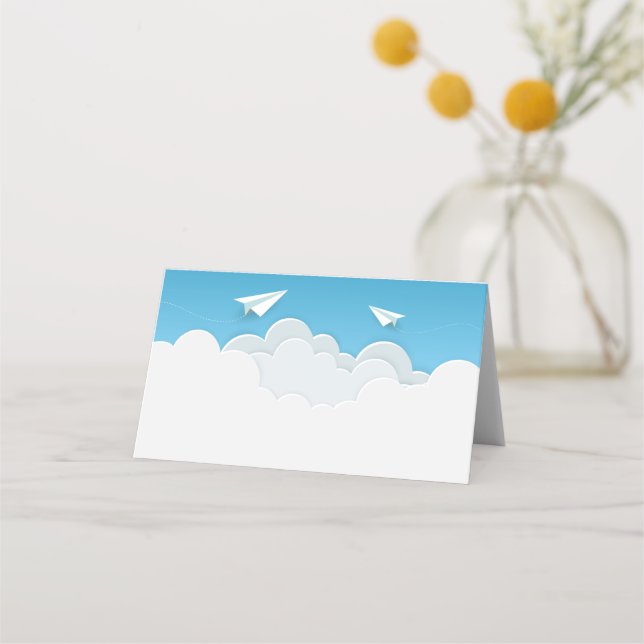 Tarjeta De Asiento Avión de papel en las nubes (Anverso)