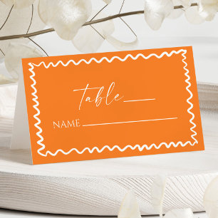 Tarjeta De Asiento Boda caprichosa con borde ondulado de naranja cítr