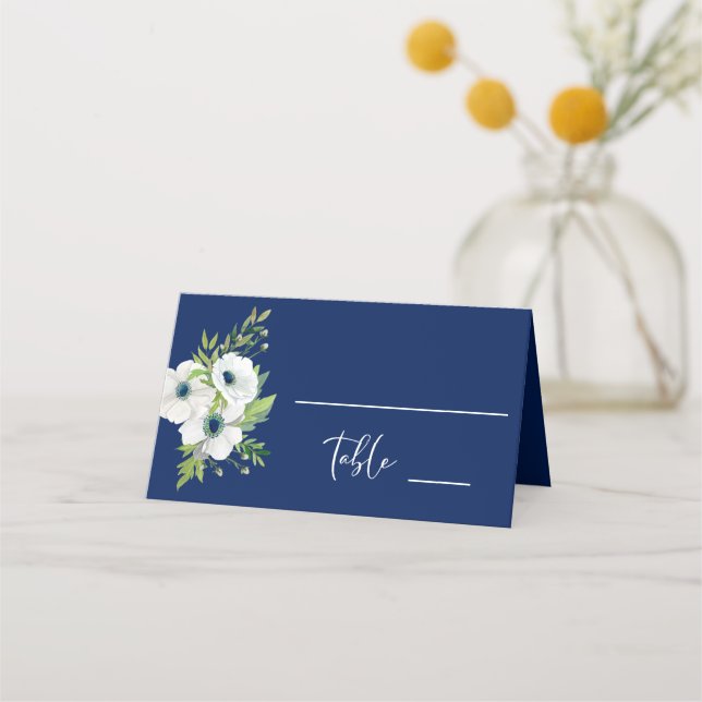 Tarjeta De Asiento Boda de acuarela floral blanca y azul de la marina (Anverso)