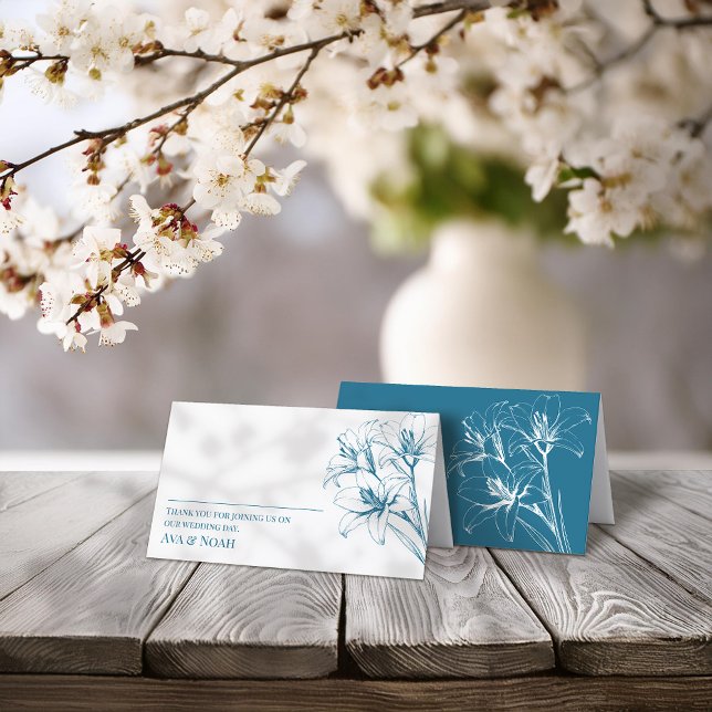 Tarjeta De Asiento Boda de contorno de Lily Azul plegado (Subido por el creador)