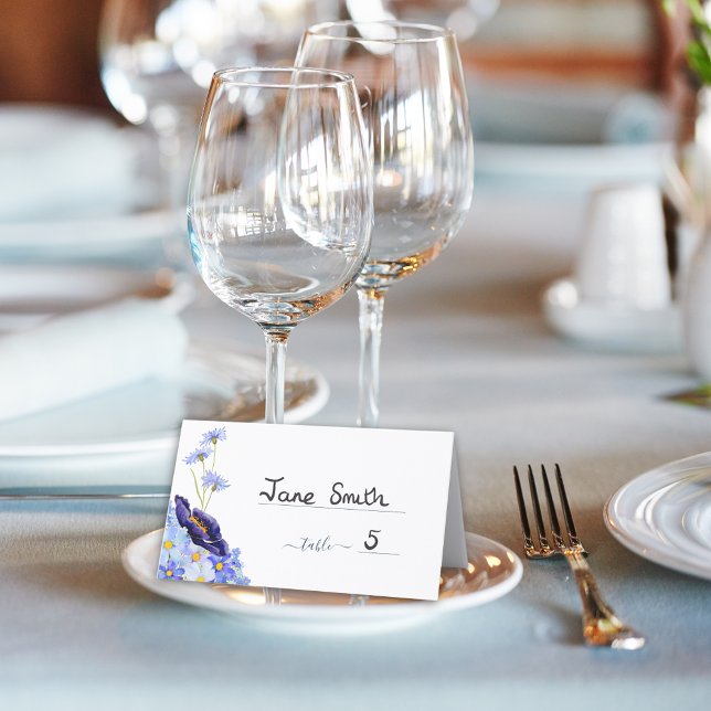 Tarjeta De Asiento Boda de flores silvestres modernas plegada (Modern wildflower blue summer floral watercolor wedding folded place card)