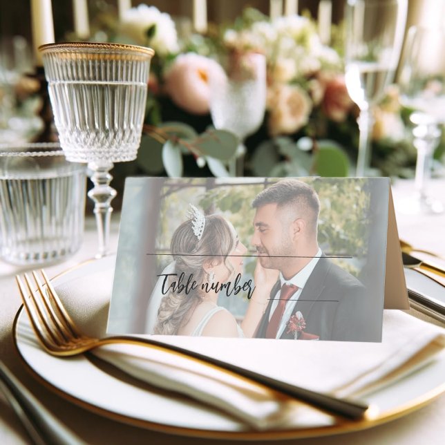 Tarjeta De Asiento Boda de fotografía de Iniciales de Pareja Moderna  (Simple Modern Couple Initials Photo Wedding Place Card)
