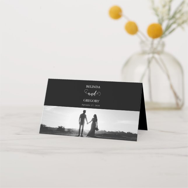 Tarjeta De Asiento Boda de fotos de parejas de guiones blancos y negr (Reverso)