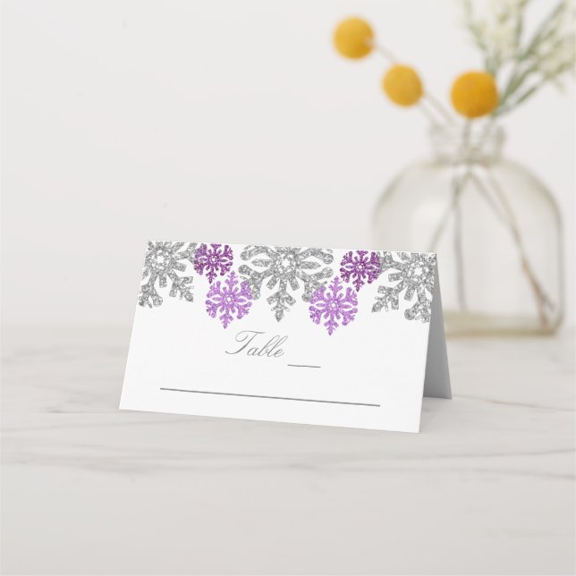 Tarjeta De Asiento Boda de Invierno Plateada Morada de Nieve (Anverso)