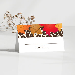 Tarjeta De Asiento Boda de otoño con hojas de arce y caligrafía
