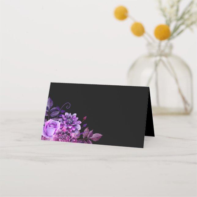 Tarjeta de asiento boda negro. Flores moradas. Flo (Anverso)