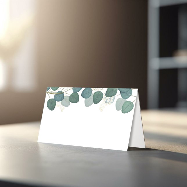 Tarjeta De Asiento Boda Sencillo y Elegante hojas de eucalipto verde (Elegant eucalyptus greenery wedding place card styled on reception table with candle and glassware.)