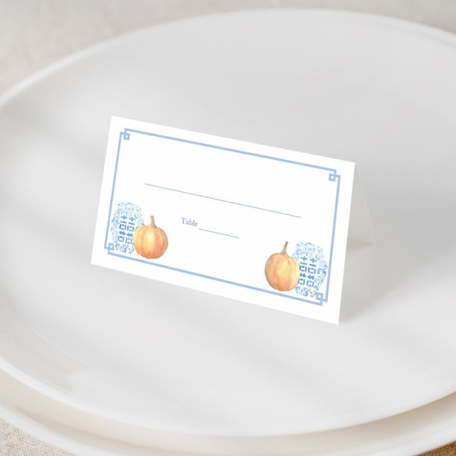 Tarjeta De Asiento Calabazas de Otoño Elegantes Almuerzo de Boda Azul (Ginger jar place card with watercolor orange pumpkins and blue and white greek key print)