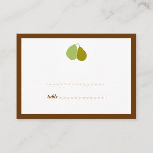 Tarjeta de asiento con boda de pera perfecta verde
