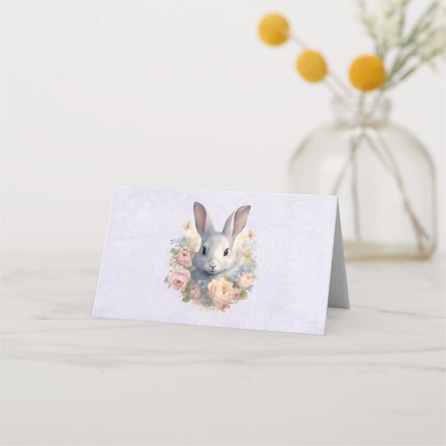 Tarjeta De Asiento Conejo rodeado de flores pastel lindas (Anverso)