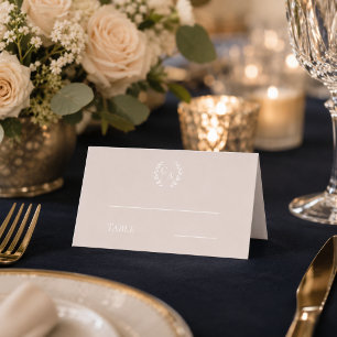 Tarjeta De Asiento Corona de boda con monograma en crema taupe
