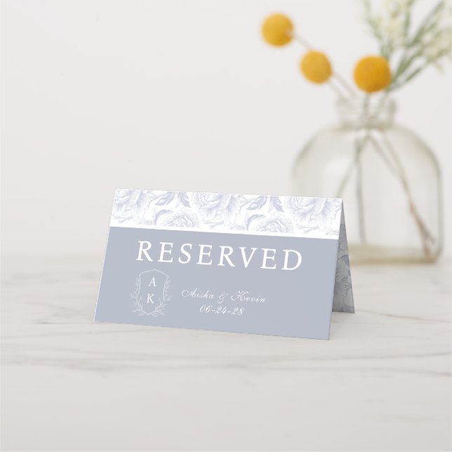 Tarjeta De Asiento Crest Monogram Dusty Blue Peony Reserved (Anverso)