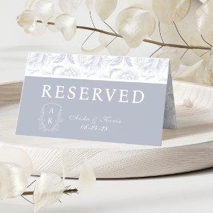 Tarjeta De Asiento Crest Monograma Peonía Azul Polvoriento Reservado