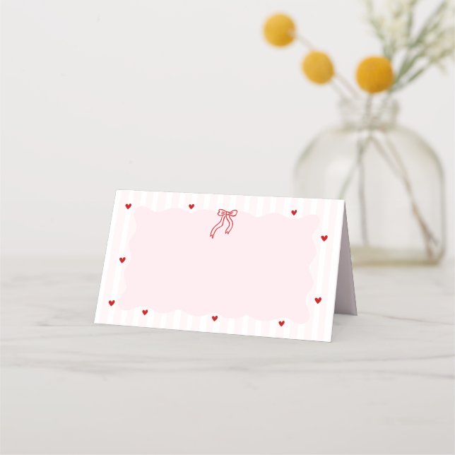 Tarjeta De Asiento Cumpleaños Corazón Rojo Raya Rosa Querido (Anverso)