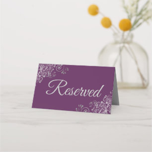 Tarjeta De Asiento Curls plateados Elegante Plum Purple Boda reservad