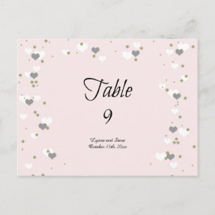 Tarjeta de asiento de mesa con corazones y puntos 