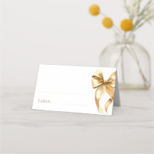 Decoración de mesa con arco dorado elegante