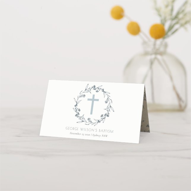 Tarjeta De Asiento Dusky Blue Floral Laurel Wreath Monograma Baptismo (Anverso)
