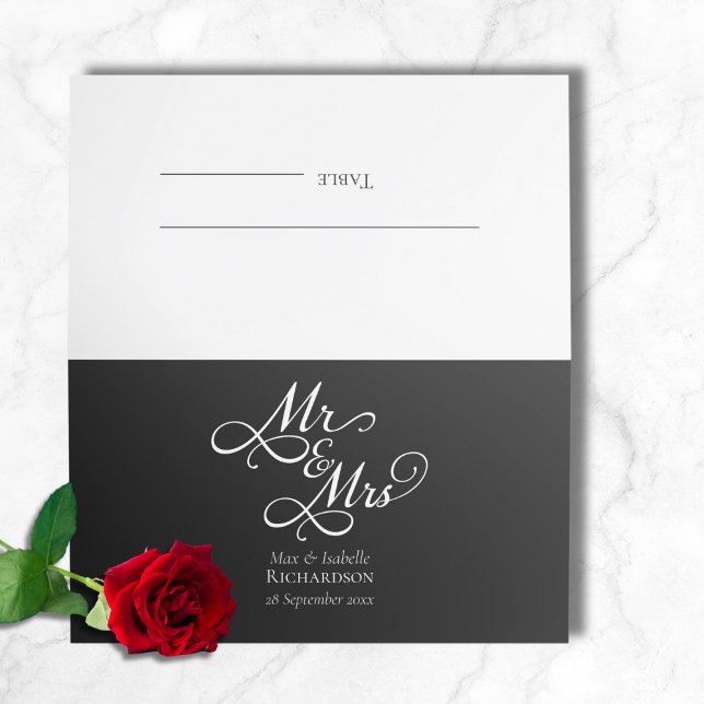 Tarjeta De Asiento Elegante Boda clásico de escritura blanca y negra (elegant black and white mr and mrs wedding reception place cards, chic script calligraphy typography)